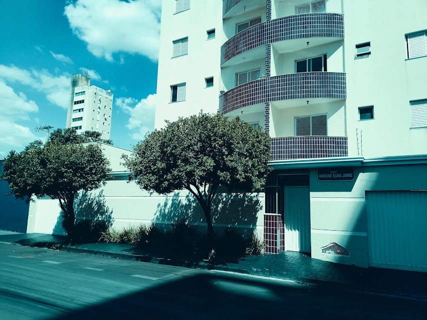 Condomínio pequeno — jardins compactos